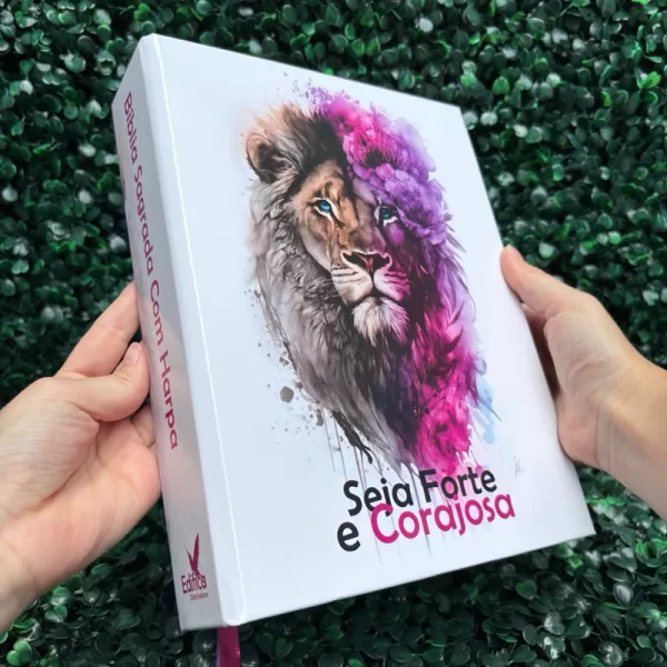 Bíblia Sagrada Ultra Gigante Letra Jumbo Leão Forte e Corajosa Rosa Com Harpa e Índice ARC - Imagem 3