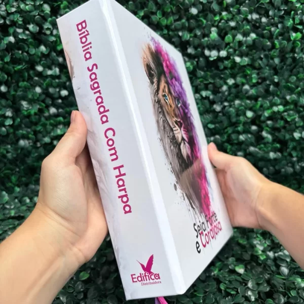 Bíblia Sagrada Ultra Gigante Letra Jumbo Leão Forte e Corajosa Rosa Com Harpa e Índice ARC - Imagem 6