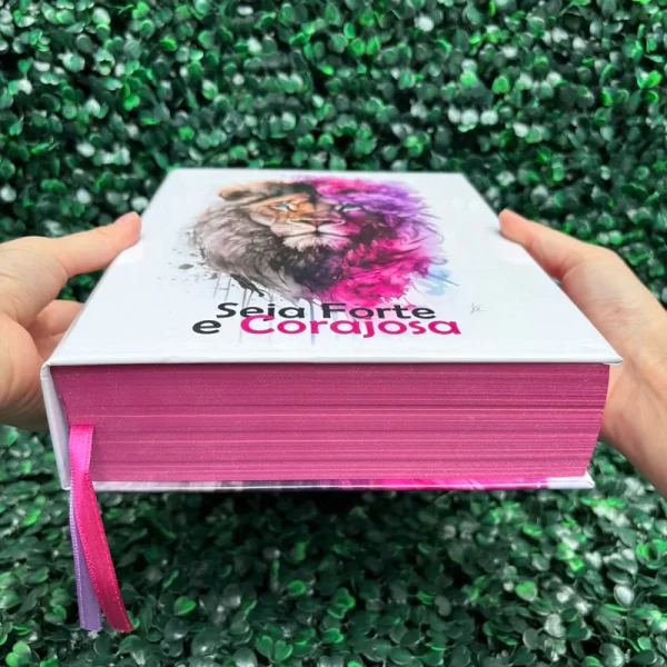 Bíblia Sagrada Ultra Gigante Letra Jumbo Leão Forte e Corajosa Rosa Com Harpa e Índice ARC - Imagem 5