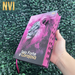 bíblia-sagrada-feminina-capa-dura-nvi-rosa-preta-forte-e-corajosa